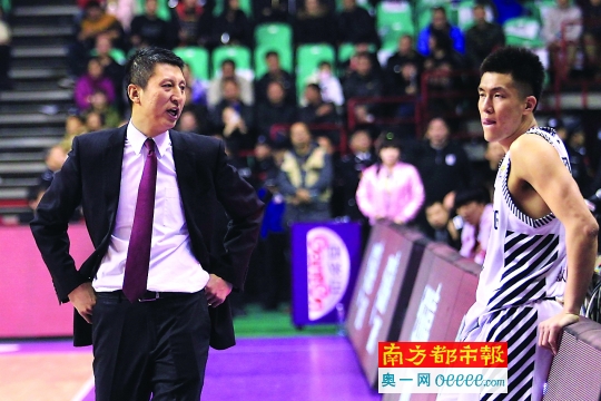 郭士强发飙:他们不配当职业球员