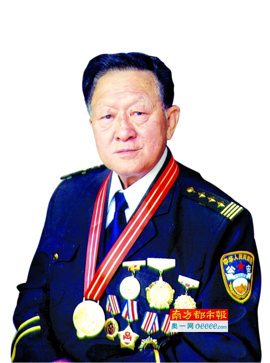 乌国庆 1936-2019 出生于内蒙古,研究生学历,刑事技术高级工程师
