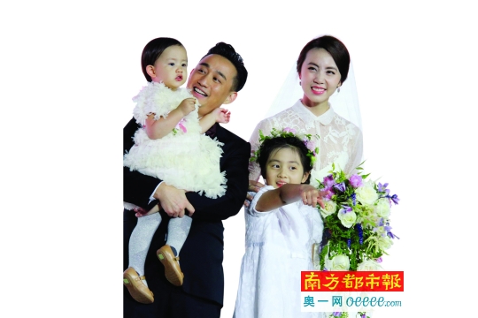 孙莉结婚20周年,两人用婚礼的形式来庆祝,圈内好友何炅,海清,杨威一家