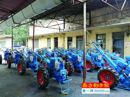 新会农械厂生产的农用拖拉机.